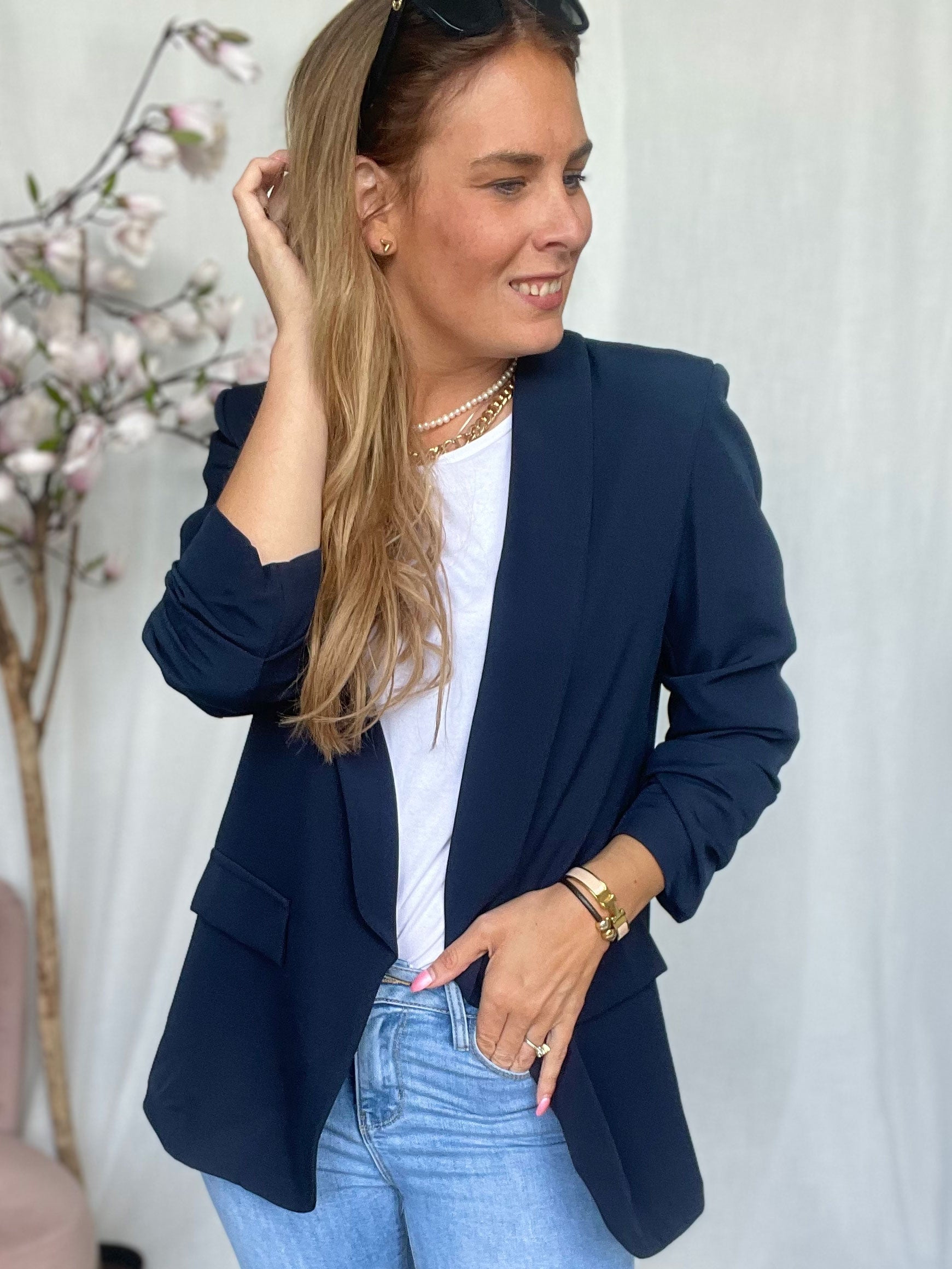 Mila - Snygg blazer med rynka på ärmen